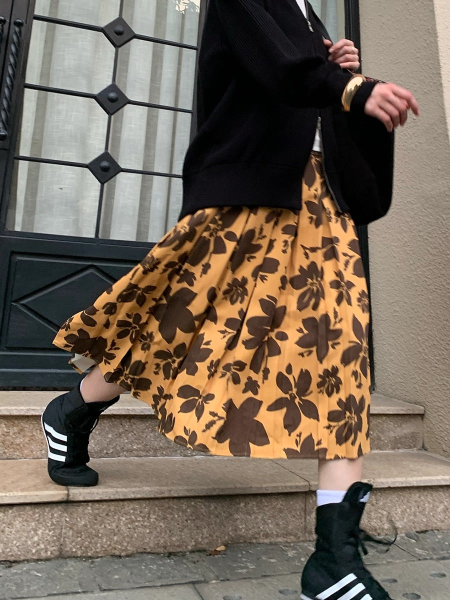 ‘Flame flowers’ pleated skirt